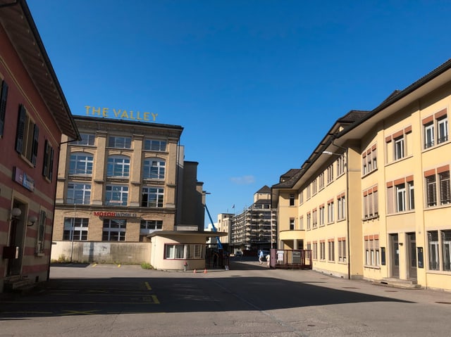 Blick in das Industriegelände mit vielen älteren Gebäuden. Blick in das Industriegelände mit vielen älteren Gebäuden.