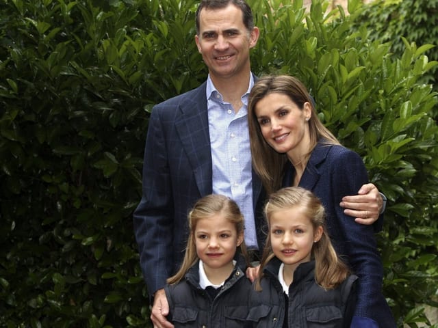 Felipe mit seiner Letizia und den Töchtern Leonor und Sofia.