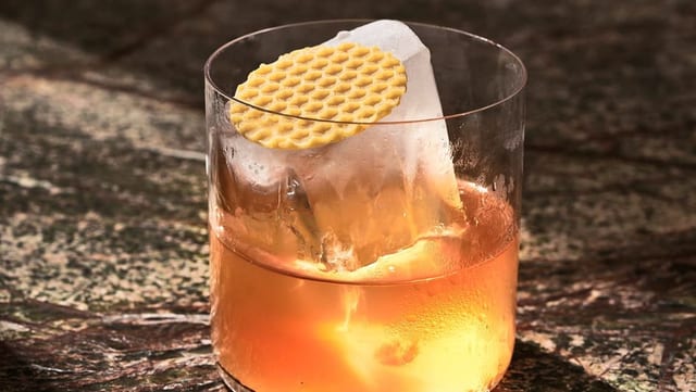 Glas mit einem nicht alkoholischen Getränk. Glas mit einem nicht alkoholischen Getränk.