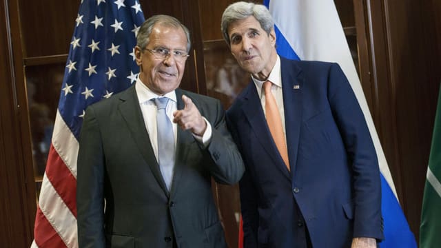 US-Aussenminister Kerry (rechts) und sein russischer Amtskollege Lawrow in Doha US-Aussenminister Kerry (rechts) und sein russischer Amtskollege Lawrow in Doha