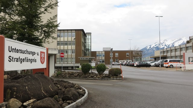 Industrieareal mit verschiedenen Nutzungen - von Gefängnis über Polizei zu Verkehrszentrum. Industrieareal mit verschiedenen Nutzungen - von Gefängnis über Polizei zu Verkehrszentrum.