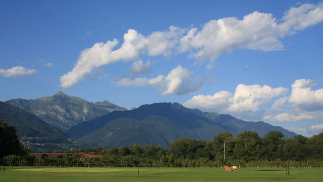 Quellwolken über den Tessiner Bergen. Quellwolken über den Tessiner Bergen.