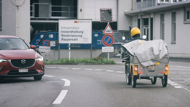 Pöstler auf Strasse Pöstler auf Strasse