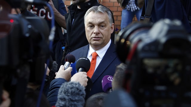 Orban spricht vor Journalisten, 8. April 2018 in Budapest. Orban spricht vor Journalisten, 8. April 2018 in Budapest.