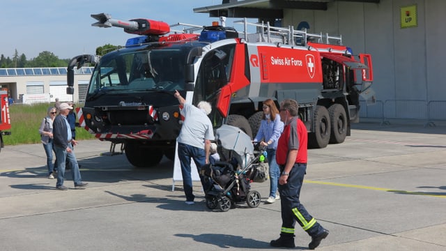 Ein Löschfahrzeug des Flugplatzes Emmen. Ein Löschfahrzeug des Flugplatzes Emmen.