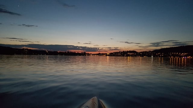 Nahezu wolkenloser Himmel über der Luzerner Bucht. Nahezu wolkenloser Himmel über der Luzerner Bucht.