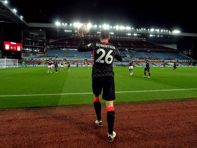 Liverpools Andy Robertson beim Einwurf. Liverpools Andy Robertson beim Einwurf.