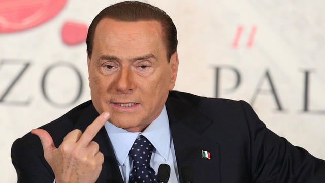 Berlusconi gestikulierend. Berlusconi gestikulierend.