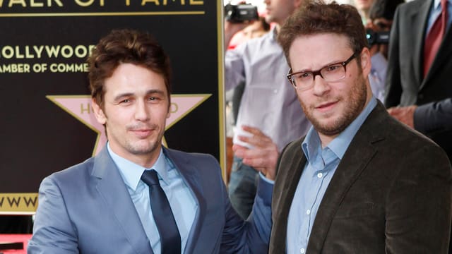 James Franco (links) steht neben Seth Rogen (rechts) James Franco (links) steht neben Seth Rogen (rechts)