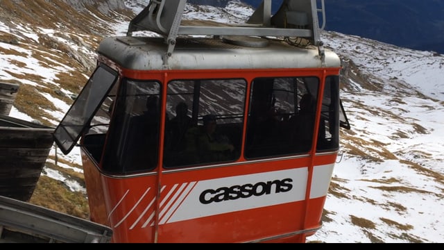 La cabina da la pendiculara da Cassons arriva sisum La cabina da la pendiculara da Cassons arriva sisum