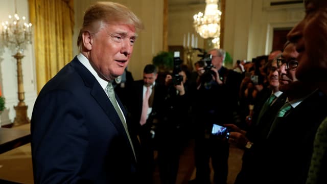 Trump spricht zu Journalisten. Trump spricht zu Journalisten.