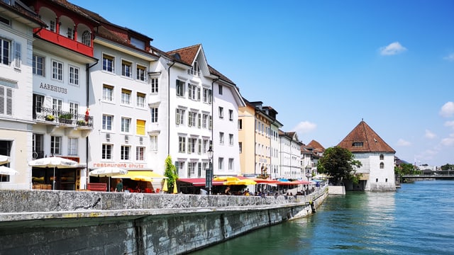 Promenade an einem Fluss. Promenade an einem Fluss.