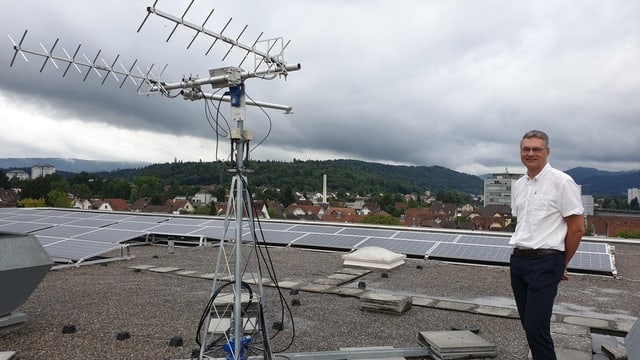 Antenne auf dem Dach der Fachhochschule Nordwestschweiz Antenne auf dem Dach der Fachhochschule Nordwestschweiz