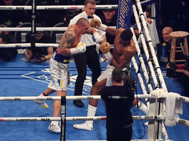 Anthony Joshua (r.). Anthony Joshua (r.).