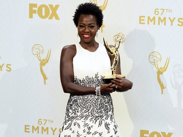 Viola Davis mit Preis. Viola Davis mit Preis.