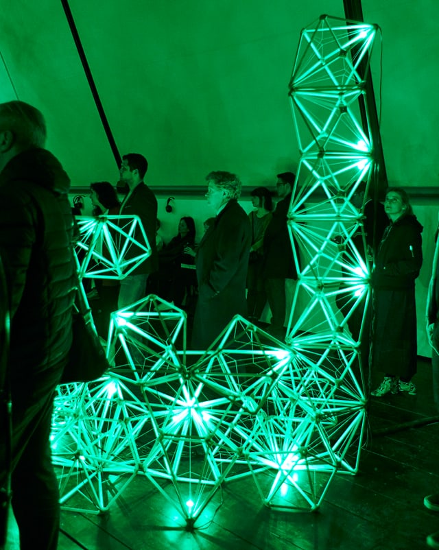 Die «Green lights» werden von Flüchtlingen und Besuchern gebaut. Die «Green lights» werden von Flüchtlingen und Besuchern gebaut.