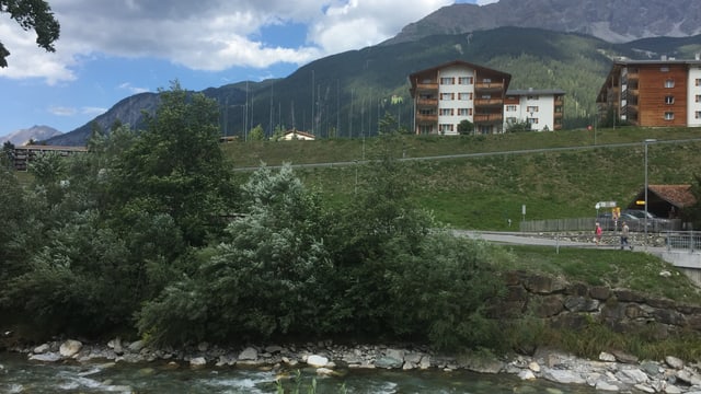 Il resort da vacanzas è planisà gist dasperas il resort da vacanzas existent «Surses Alpin». Il resort da vacanzas è planisà gist dasperas il resort da vacanzas existent «Surses Alpin».