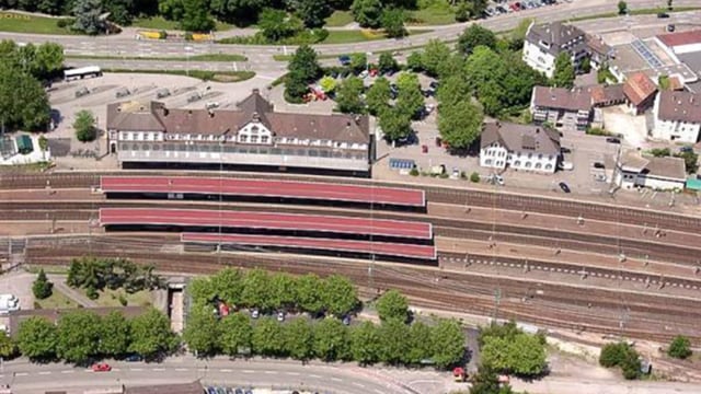Luftbild vom Bahnhof. Luftbild vom Bahnhof.