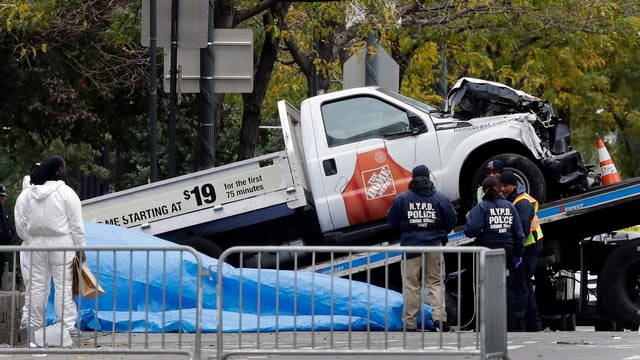 Ein beschädigter Pick-up. Ein beschädigter Pick-up.