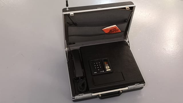 Telefon in einem Koffer. Telefon in einem Koffer.