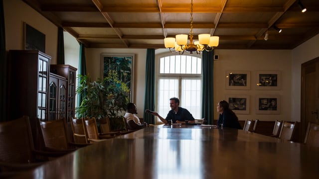 Tom Gisler im Gespräch mit Emenike im Gefängnis Lenzburg. Tom Gisler im Gespräch mit Emenike im Gefängnis Lenzburg.