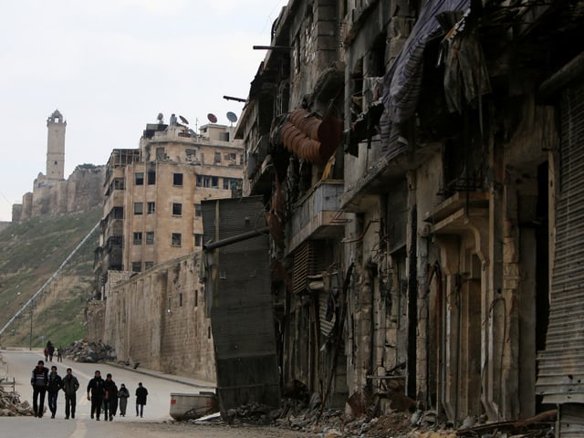 Die Altstadt von Aleppo, Blick auf die antike Zitadelle (Januar 2017) Die Altstadt von Aleppo, Blick auf die antike Zitadelle (Januar 2017)