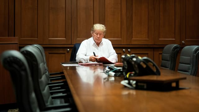 Trump im Konferenzraum Trump im Konferenzraum