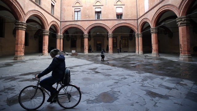 Mann mit Velo Mann mit Velo