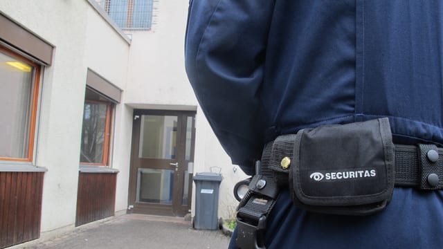Securitas-Wächter vor Zentrum Torfeld Securitas-Wächter vor Zentrum Torfeld