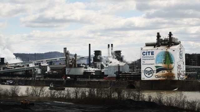 Blick auf eine Stahlfabrik in den USA Blick auf eine Stahlfabrik in den USA