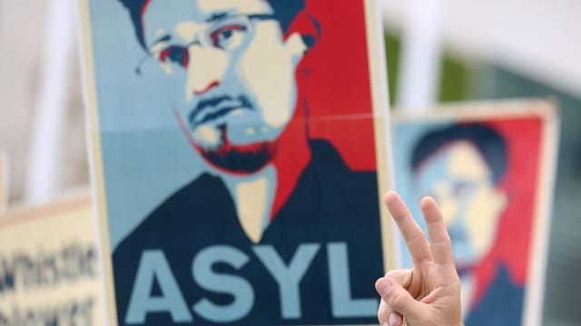 Plakat pro Snowden. Plakat pro Snowden.