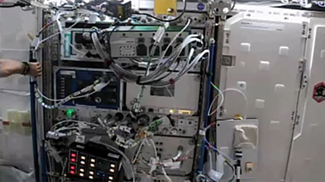 Der auf der Internationalen Raumstation ISS eingebaute Spaceborne Supercomputer Der auf der Internationalen Raumstation ISS eingebaute Spaceborne Supercomputer