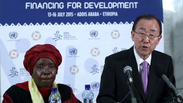 Nkosazana Dlamini-Zuma der Afrikanischen Union und Ban Ki Moon von den Vereinten Nationen. Nkosazana Dlamini-Zuma der Afrikanischen Union und Ban Ki Moon von den Vereinten Nationen.