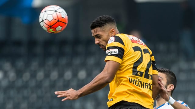 Gregory Wüthrich bei einem Kopfball. Gregory Wüthrich bei einem Kopfball.