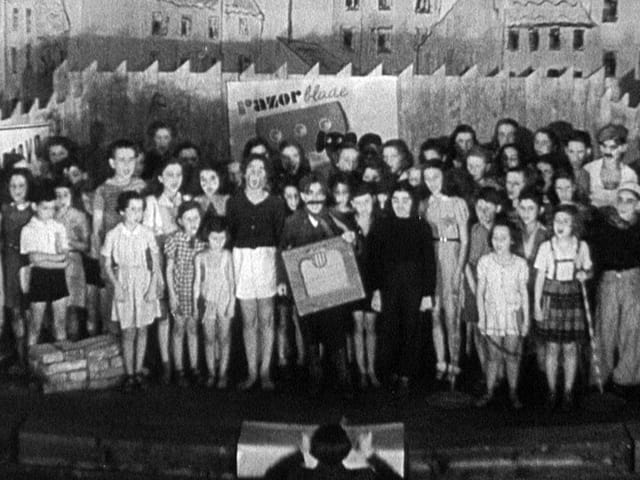 Eine Aufführung der Oper "Brundibar" im KZ Theresienstadt. Eine Aufführung der Oper "Brundibar" im KZ Theresienstadt.