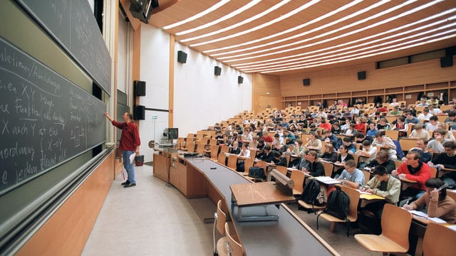 Vorlesung in einem Hörsaal der ETH Zürich