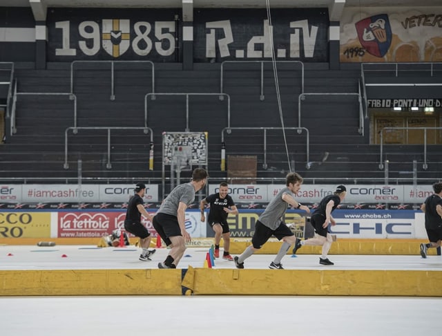 Lugano-Spieler im Sommer-Training. Lugano-Spieler im Sommer-Training.