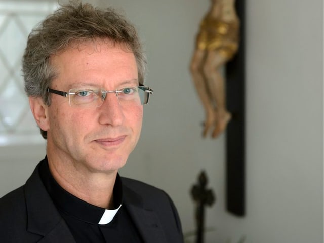 Ein Porträt von Alain de Raemy. Ein Porträt von Alain de Raemy.