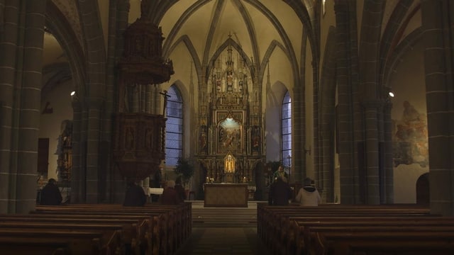 Eine fast leere Kirche. Eine fast leere Kirche.