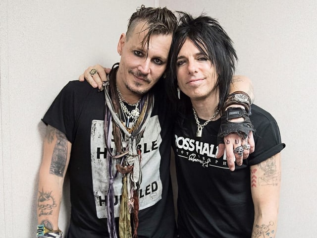 Ich habe Tommy Henriksen, Gitarrist bei Alice Cooper und dicker Buddy von Johnny Depp, bei ihm zu Hause in Nänikon besucht.
