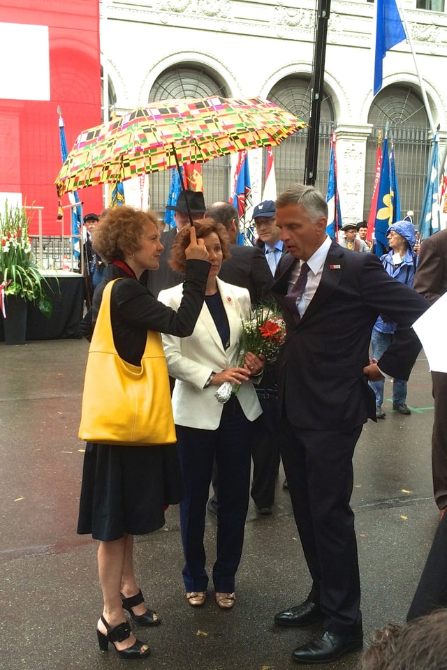 Am 1. August: Zürichs Stadtpräsidenten Corine Mauch und Bundesrat Didier Burkhalter mit Gattin. Am 1. August: Zürichs Stadtpräsidenten Corine Mauch und Bundesrat Didier Burkhalter mit Gattin.