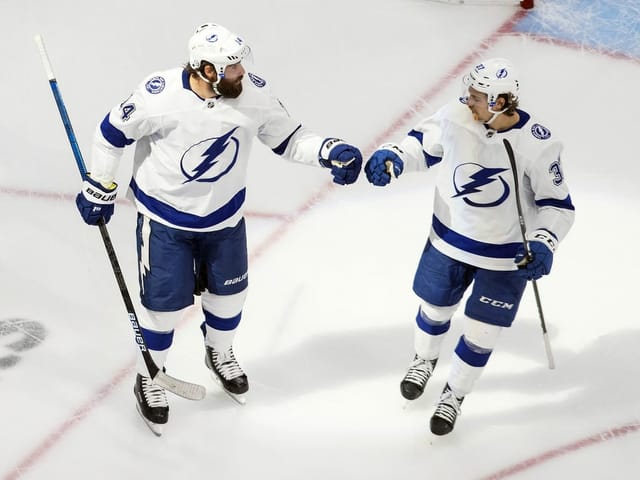Pat Maroon (links) und Yanni Gourde von den Tampa Bay Lightning. Pat Maroon (links) und Yanni Gourde von den Tampa Bay Lightning.