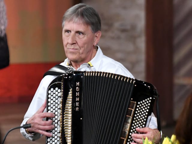 Clemens Gerig spielt Akkordeon