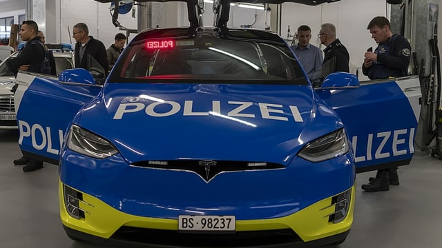 Tesla der Basler Polizei. Tesla der Basler Polizei.