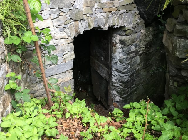 Eingang zu Grotto. Eingang zu Grotto.