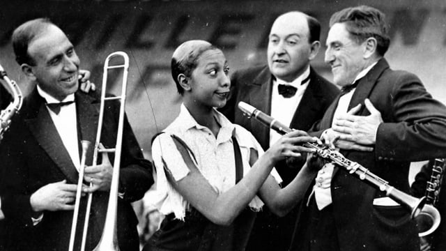 Josephine Baker im Stade Buffalo velodrome, 1926 in Paris. Josephine Baker im Stade Buffalo velodrome, 1926 in Paris.