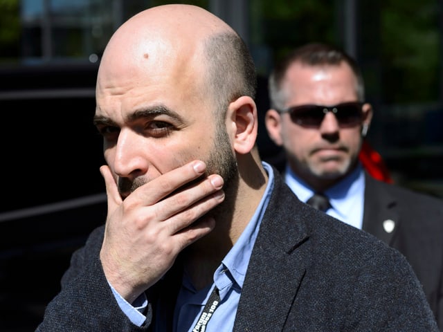 Saviano mit Polizeischutz in Lausanne, 2015 Saviano mit Polizeischutz in Lausanne, 2015