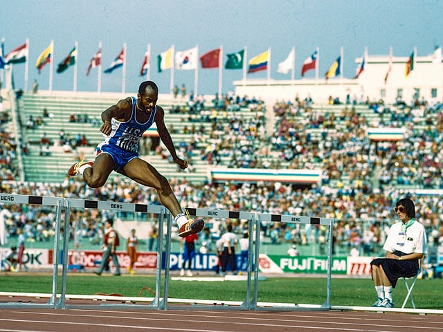 Edwin Moses, hier an der WM 1987 in Rom auf dem Weg zu Gold. Edwin Moses, hier an der WM 1987 in Rom auf dem Weg zu Gold.