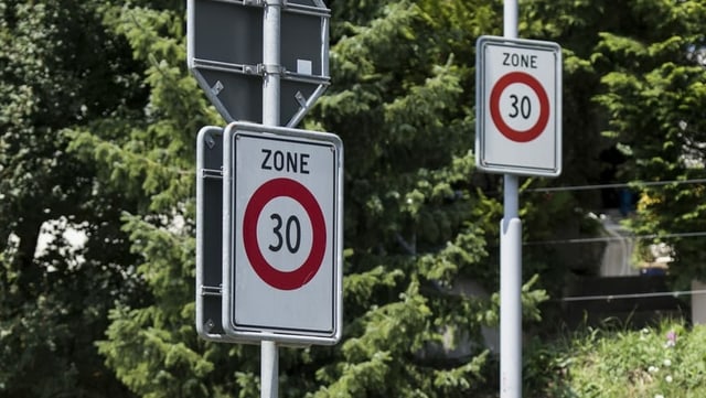 Verkehrstafeln mit Tempo30 Verkehrstafeln mit Tempo30