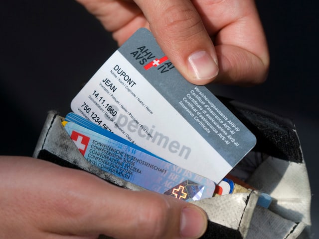 Im Clinch mit Datenschützer - Bundesrat will Benutzung der AHV-Nummer